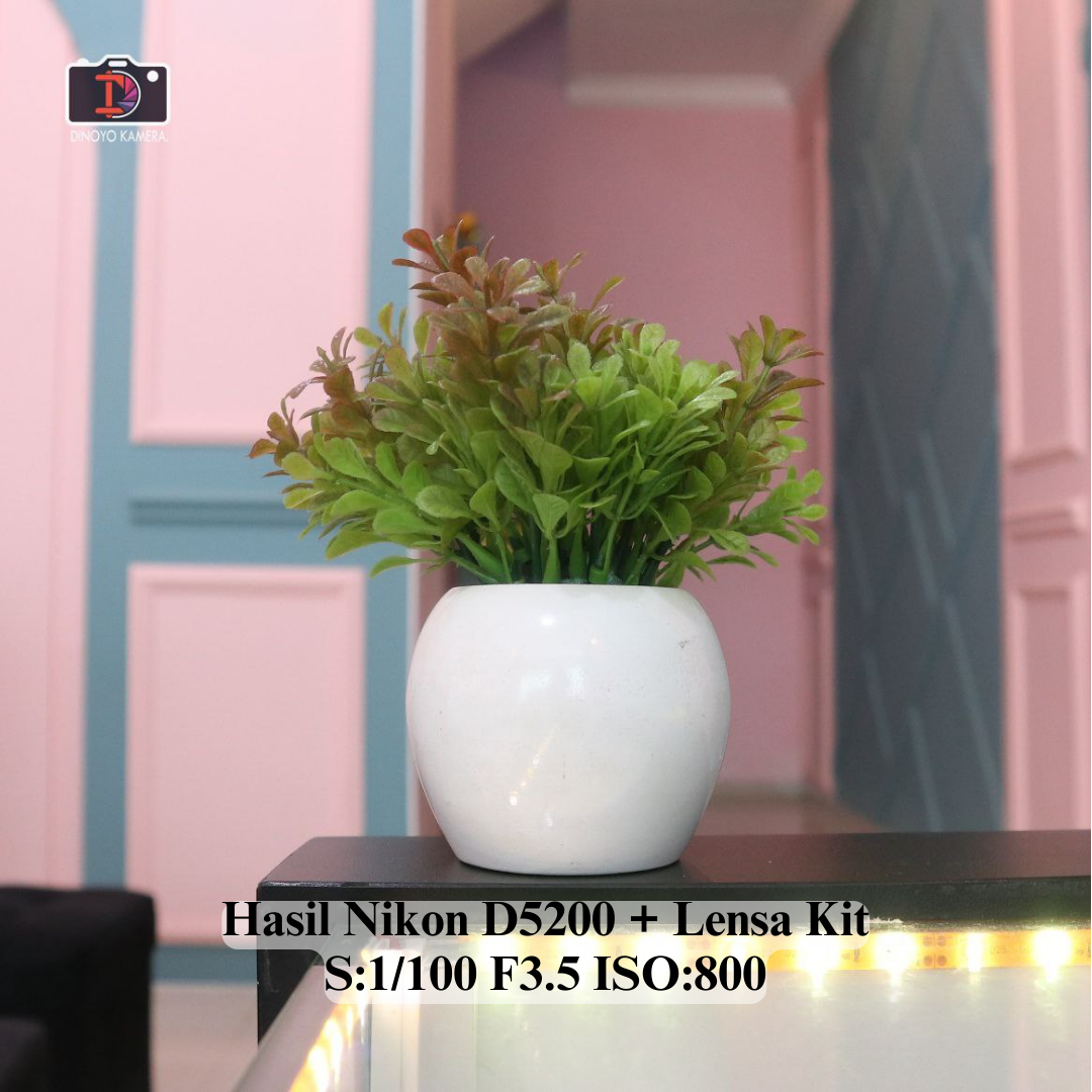 Nikon D5200 + kit 18 55mm second