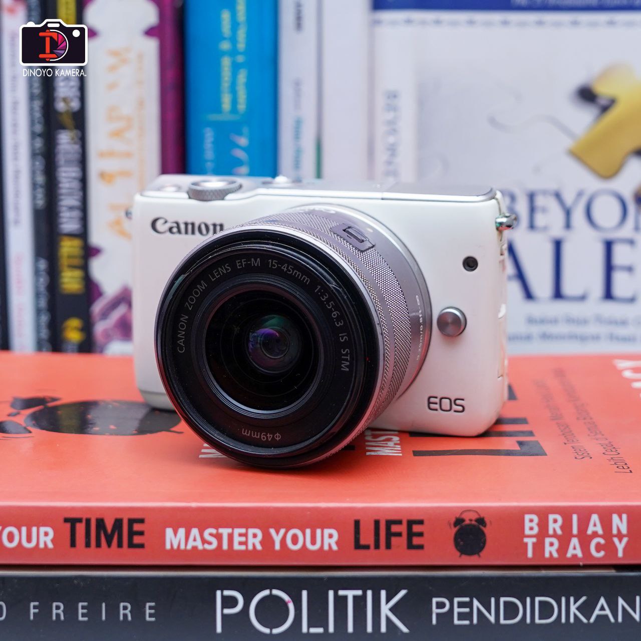 Canon m10 + kit 15 45mm (white)