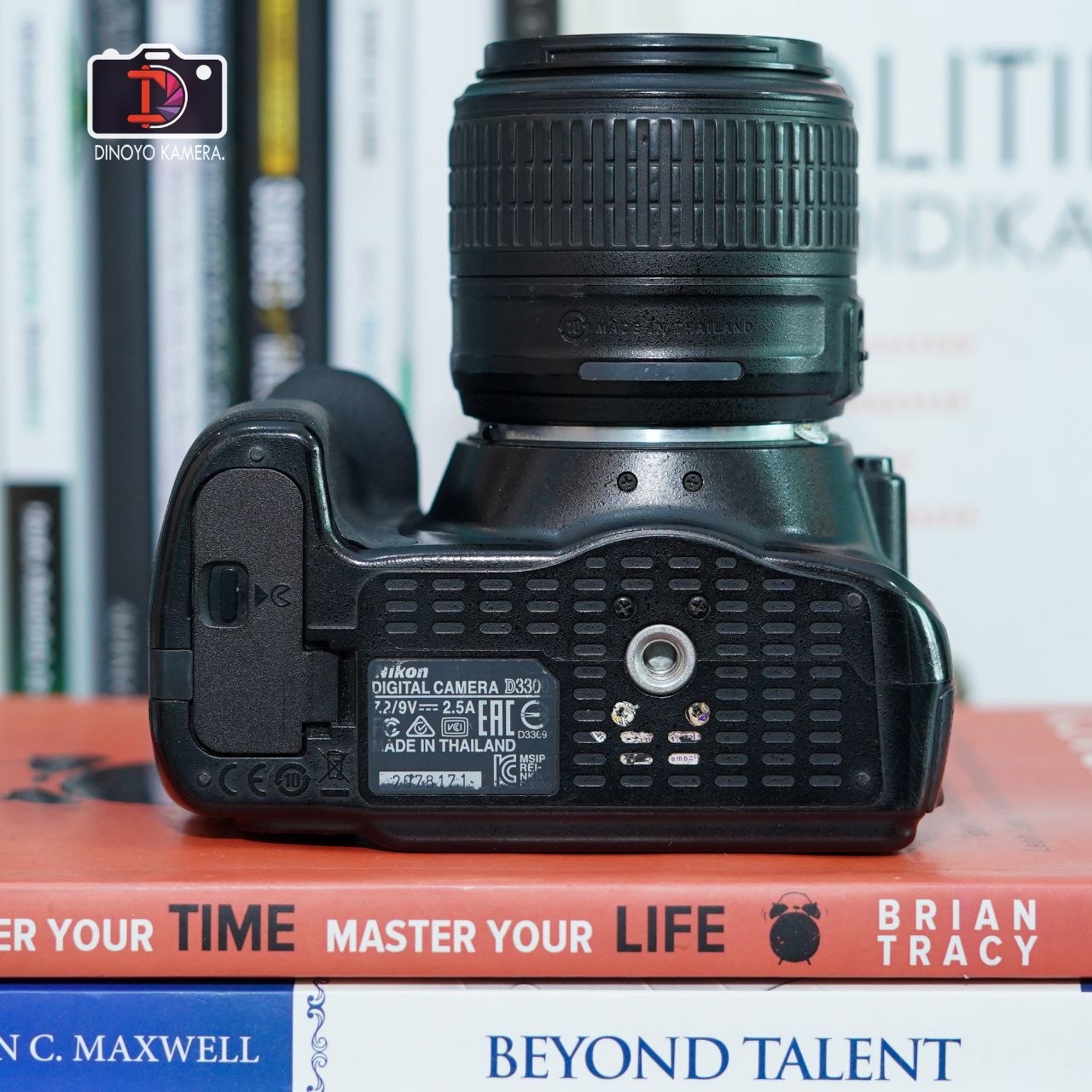 Nikon D3300 + kit 18 55mm kondisi second baik