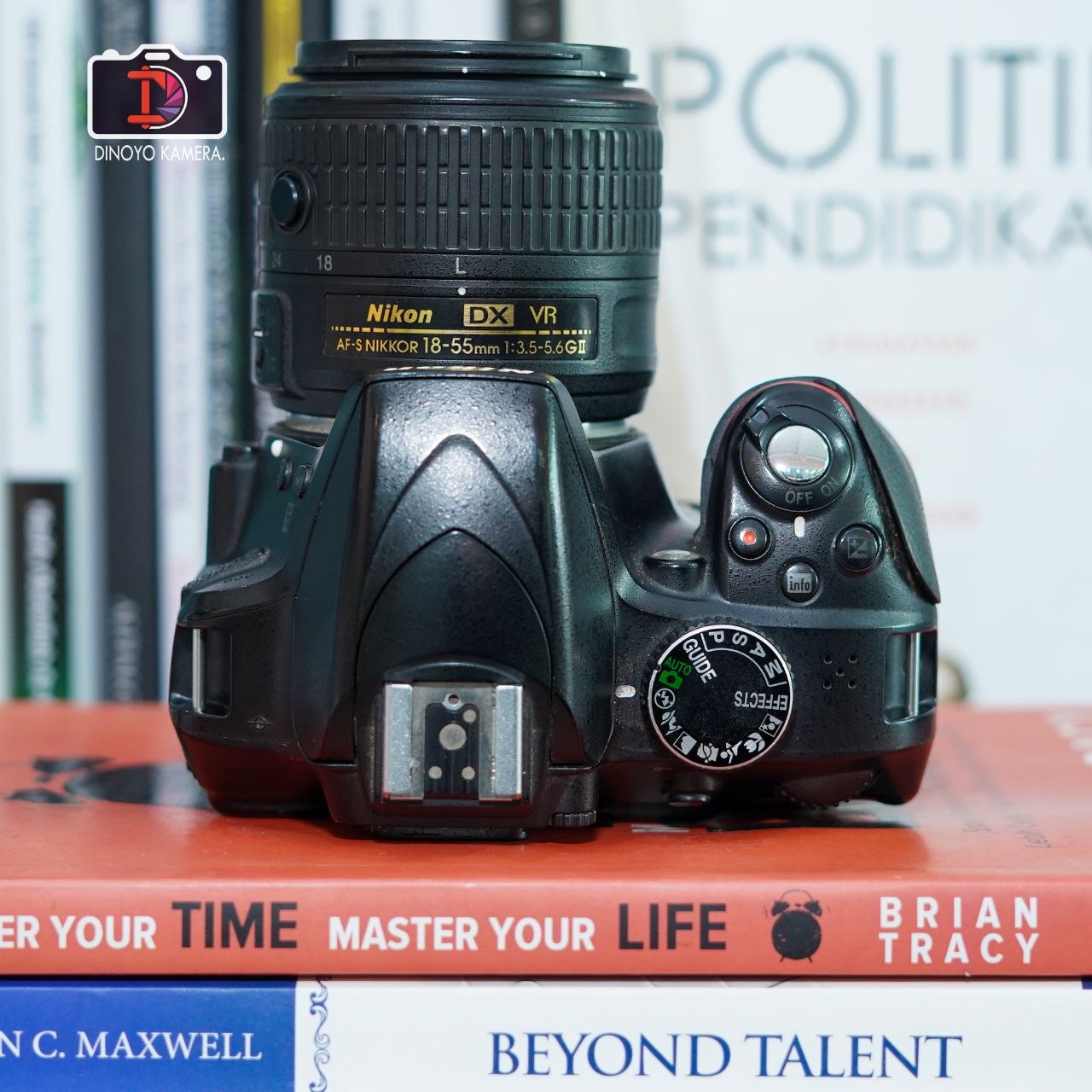 Nikon D3300 + kit 18 55mm kondisi second baik