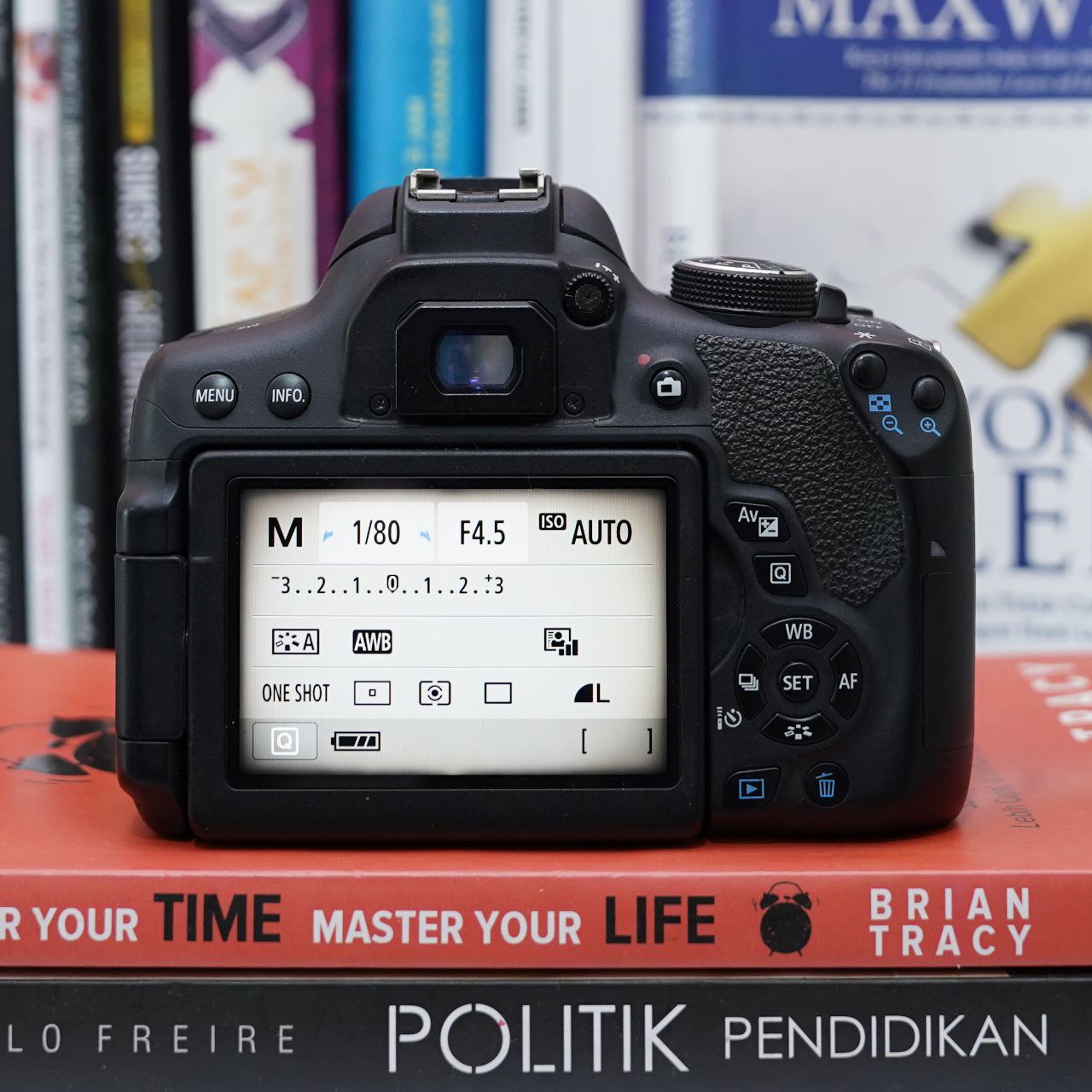 Canon 750D + kit 18 55mm stm