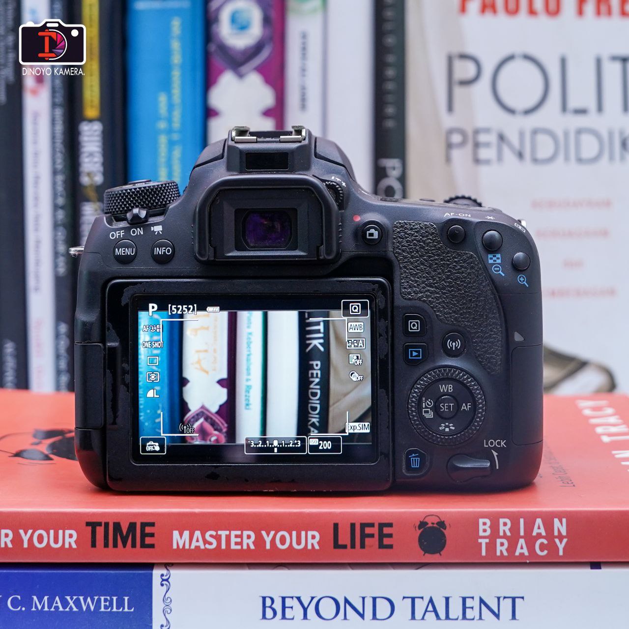 Canon 77D + kit 18 55mm