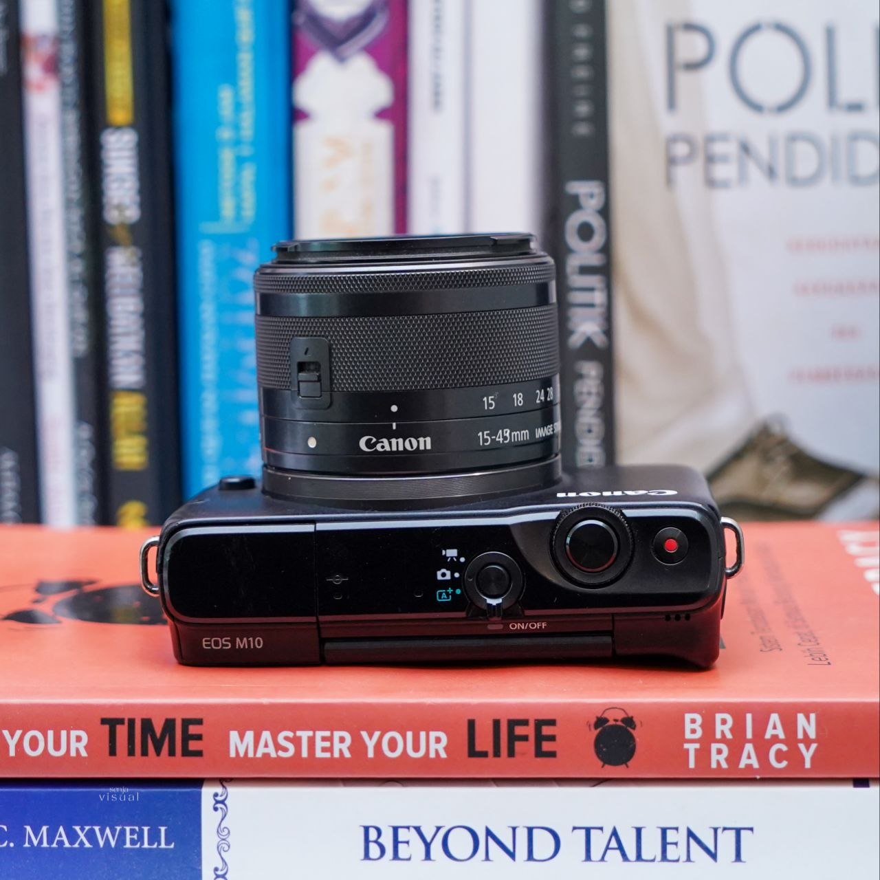 Canon m10 + kit 15 45mm (Black)
