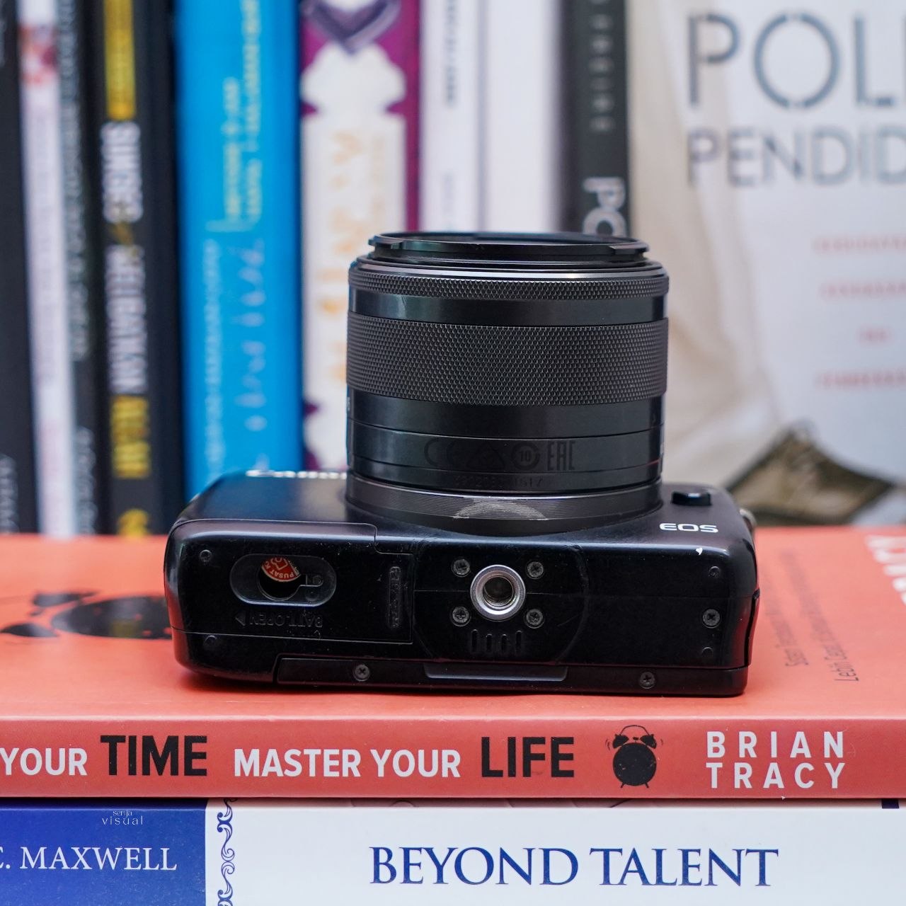 Canon m10 + kit 15 45mm (Black)