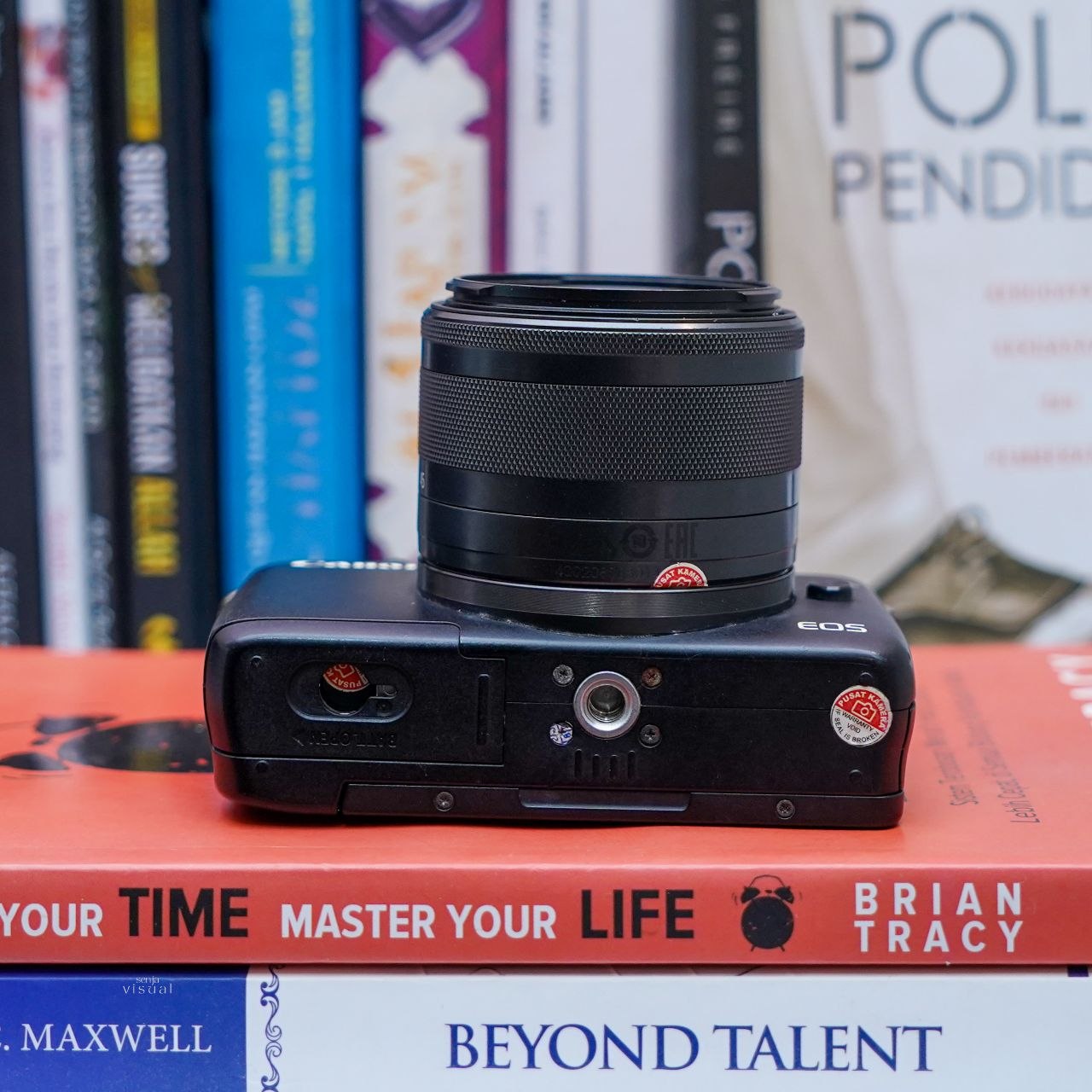 Canon M10 + kit 15 45mm is stm