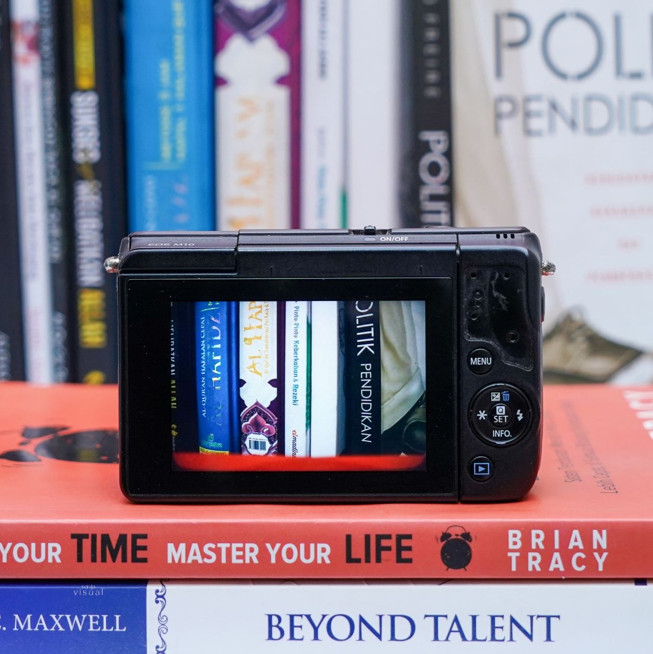 Canon M10 + kit 15 45mm is stm