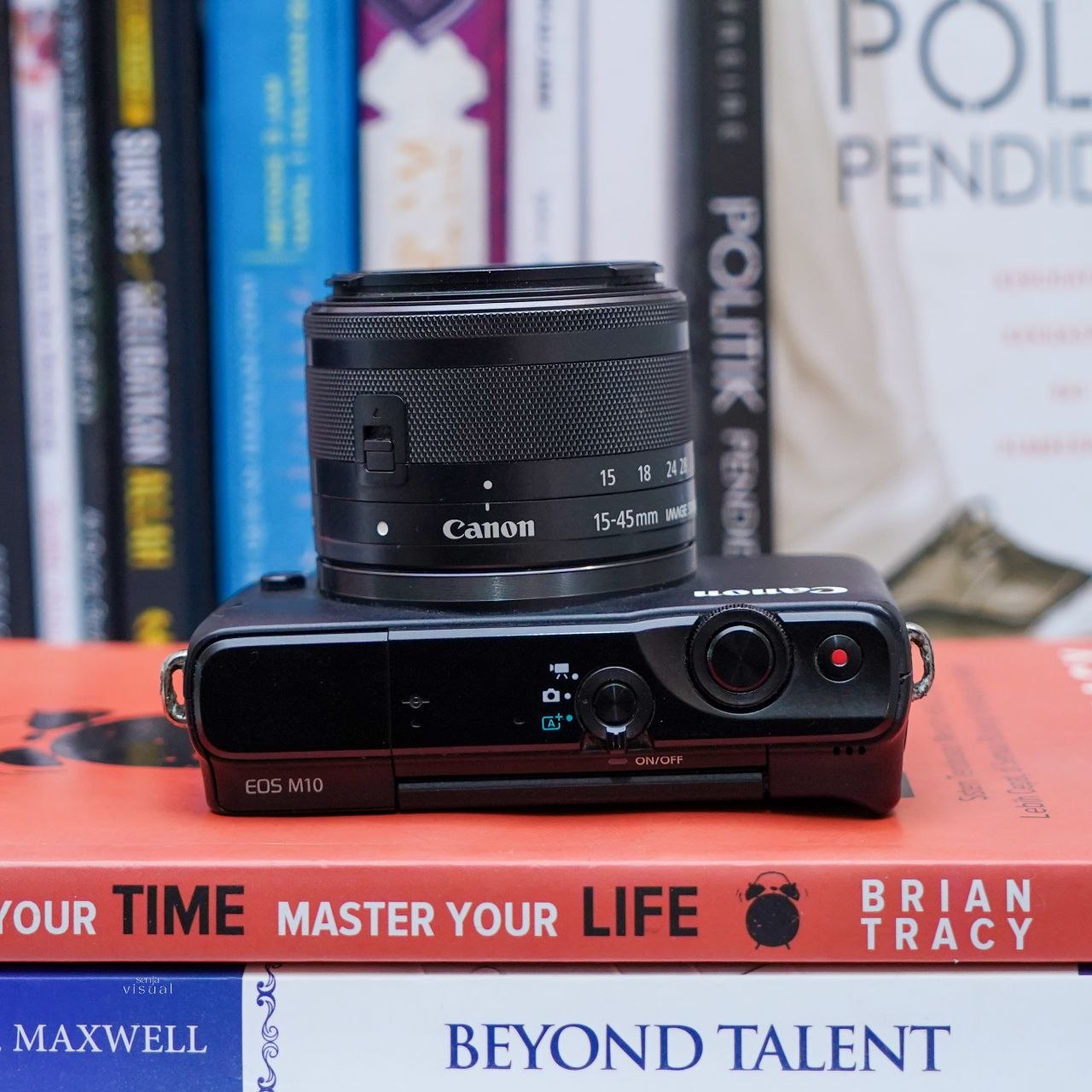 Canon M10 + kit 15 45mm is stm