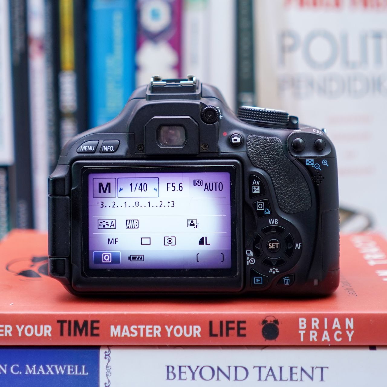 Canon Rebel T3i (600d) + kit 18 55mm