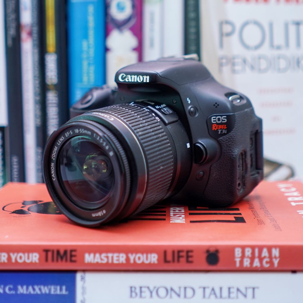 Canon Rebel T3i (600d) + kit 18 55mm