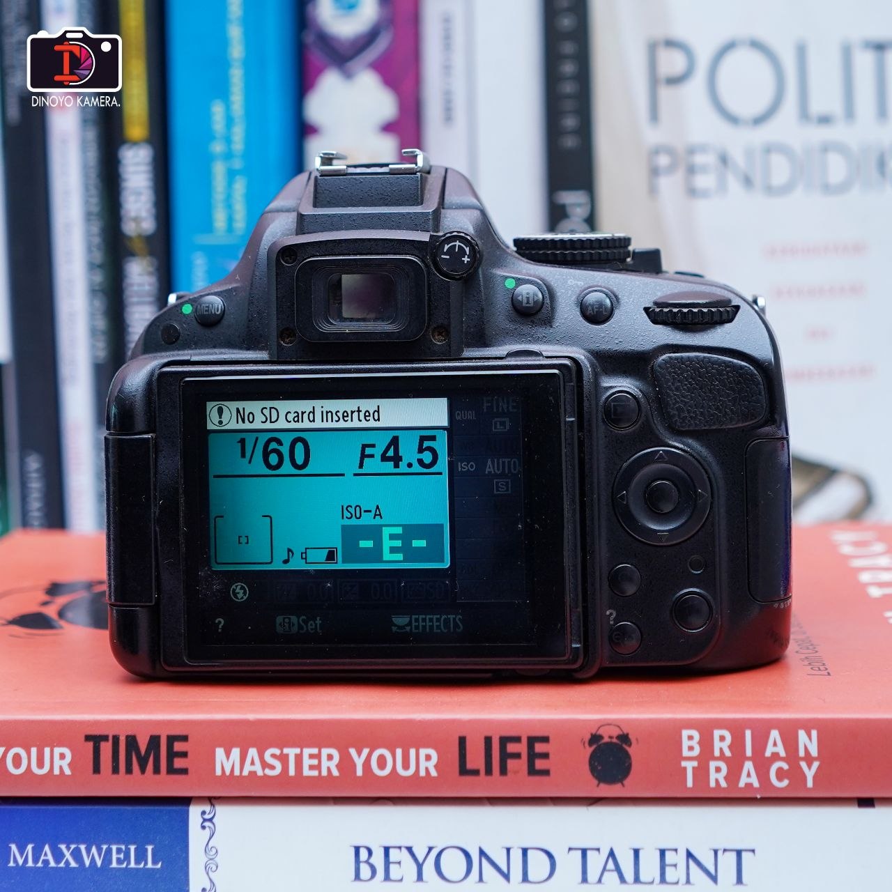 Nikon D5100 + kit 18 55mm