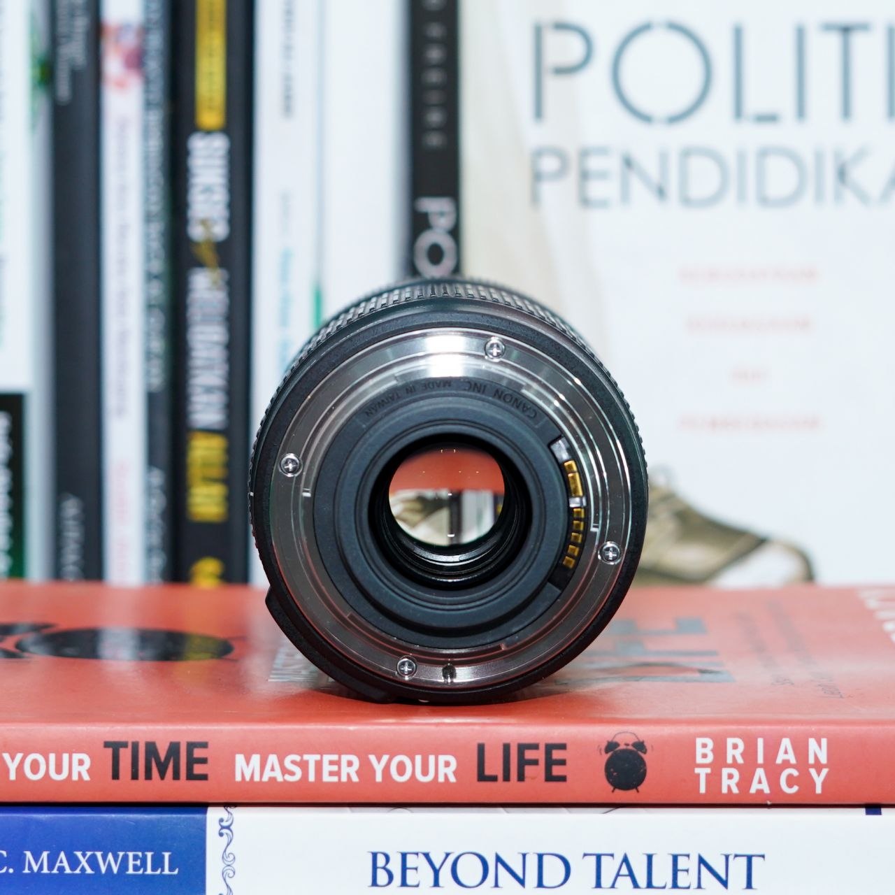 Lensa Canon 18 135mm IS Kondisi Baik