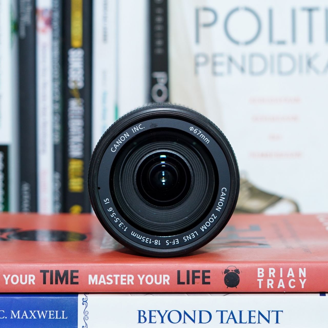 Lensa Canon 18 135mm IS Kondisi Baik
