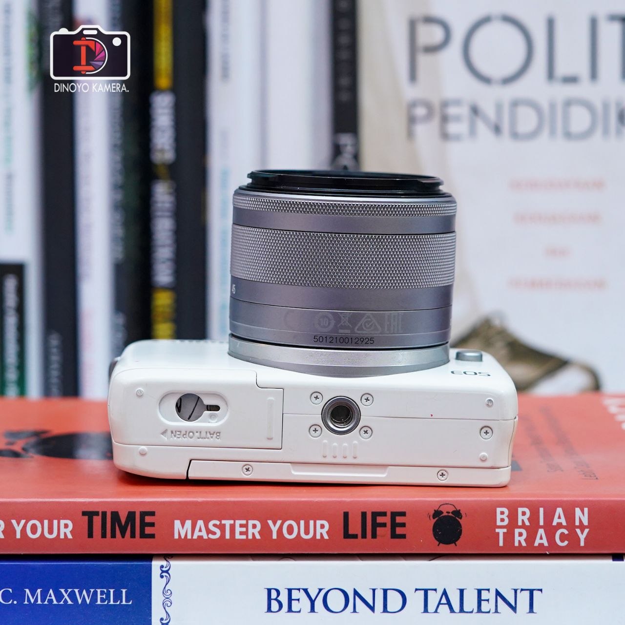 Canon m10 + kit 15 45mm white