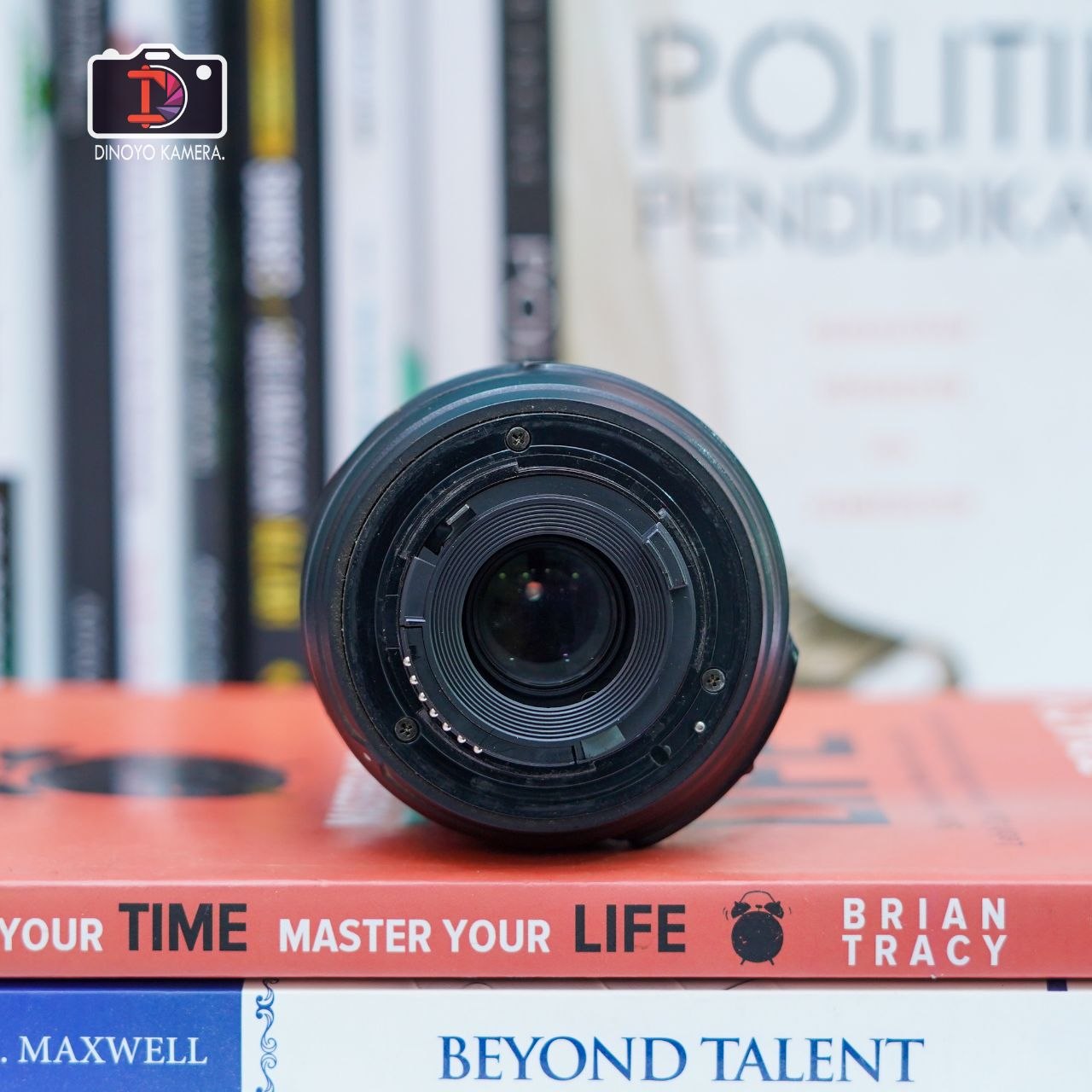 Lensa kit Nikon 18 55mm Kondisi Fungsional baik
