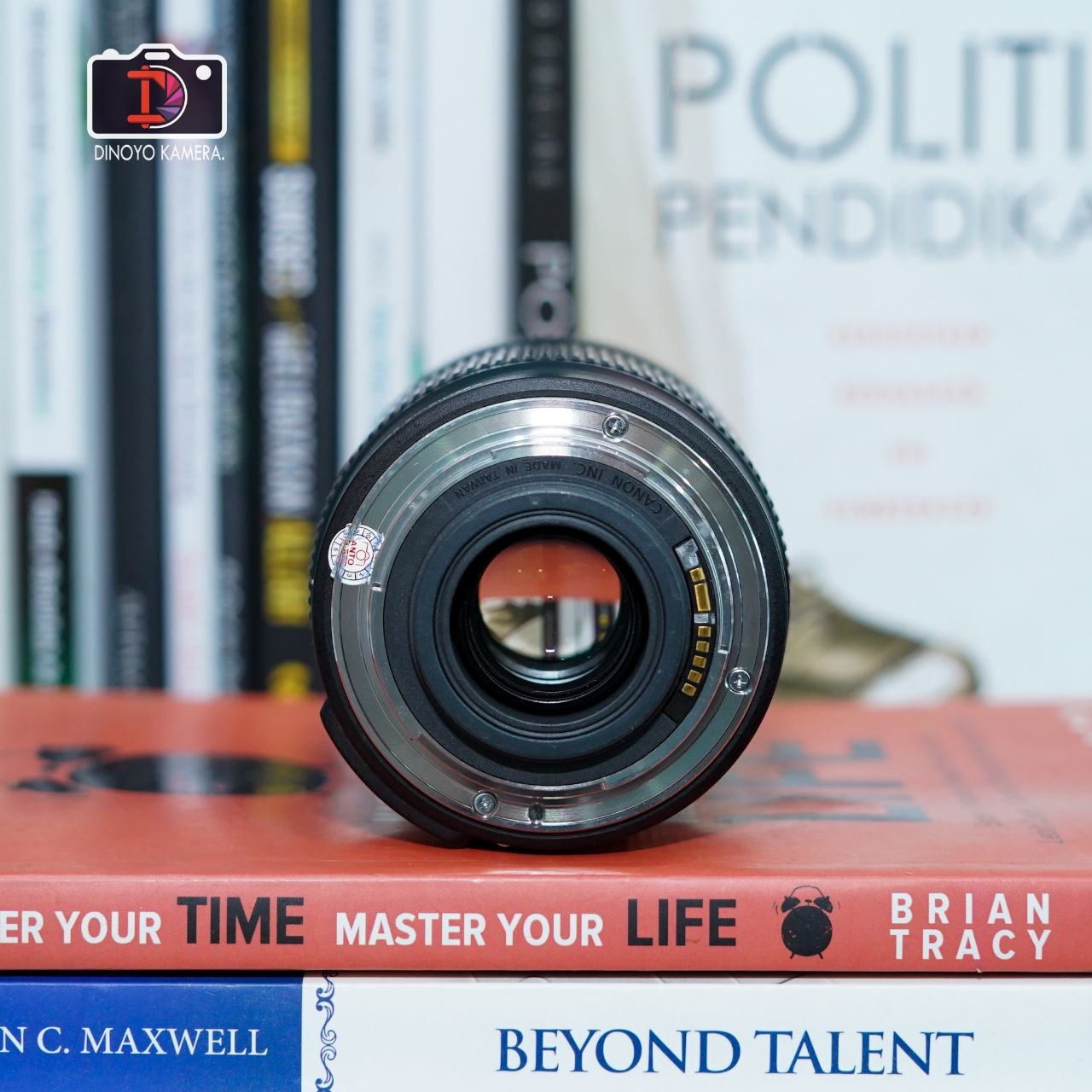 Lensa Canon 18 135mm IS kondisi fungsional baik