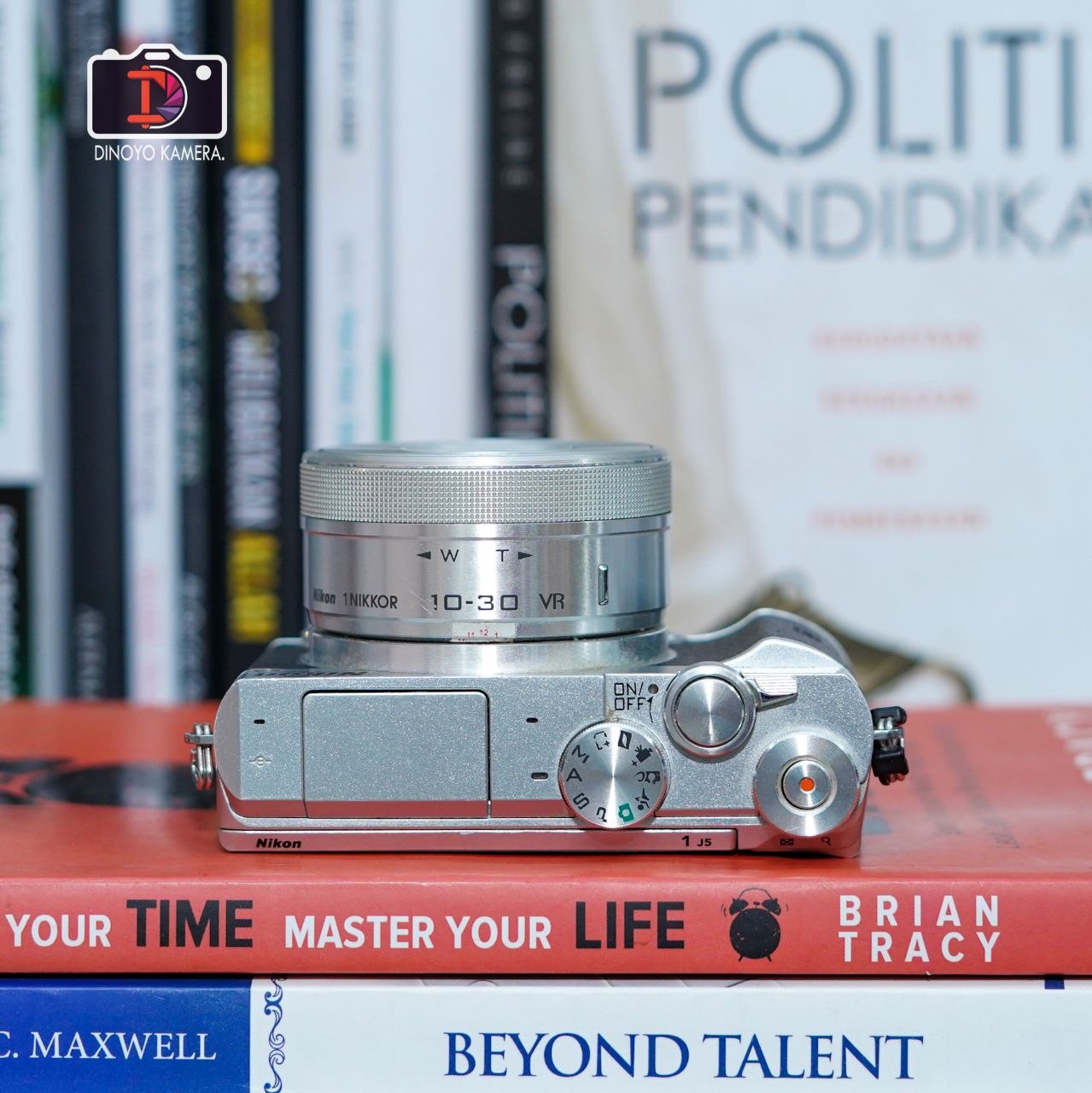 Mirorrless Nikon 1 j5 + kit 10 30mm silver Kondisi baik