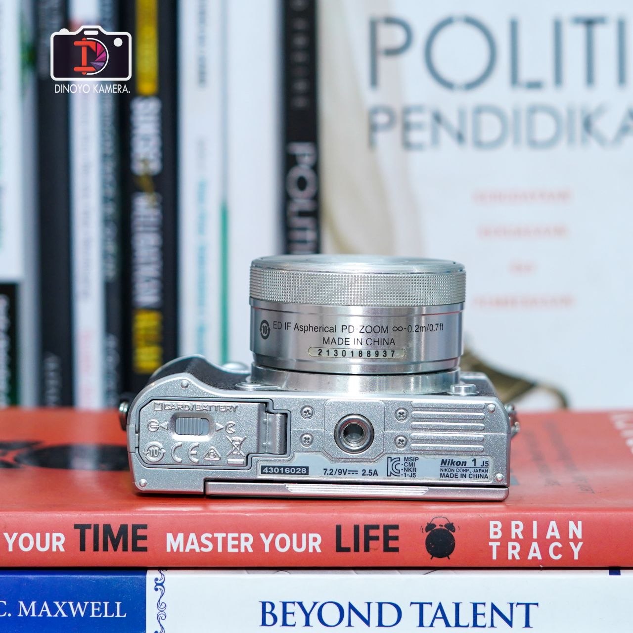 Mirorrless Nikon 1 j5 + kit 10 30mm silver Kondisi baik